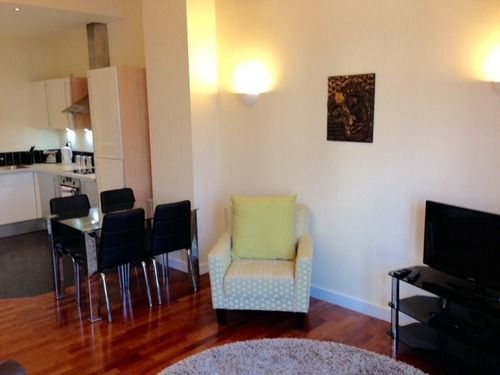 Crown Apartments 3B By Week2Week ニューカッスル・アポン・タイン エクステリア 写真